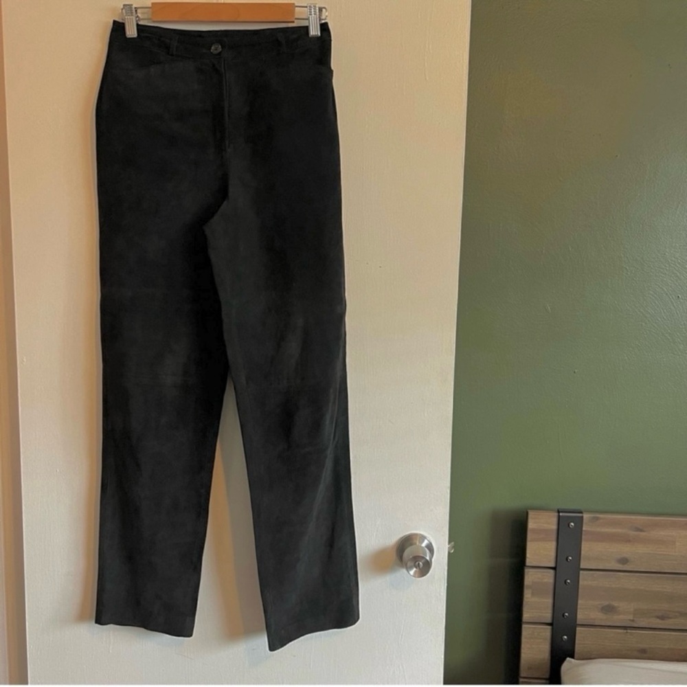 Vintage yvonne marie black suede leather straight leg high waist pants
Size 6